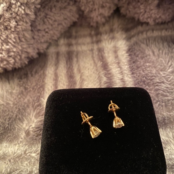 14KT DIAMOND EARRINGS YG .25CTS EACH / TOTAL .50 CTS G -H SI2 ROUNDS SCREW BACK - Picture 3 of 6